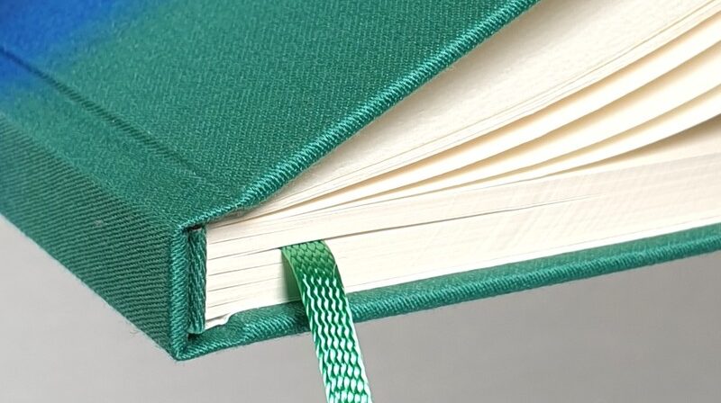 Handgebundenes Notizbuch mit frischen Farben Handgemachtes Notizbuch mit Farbverlauf aus traditioneller Bcuhbinderei in Eichstätt
